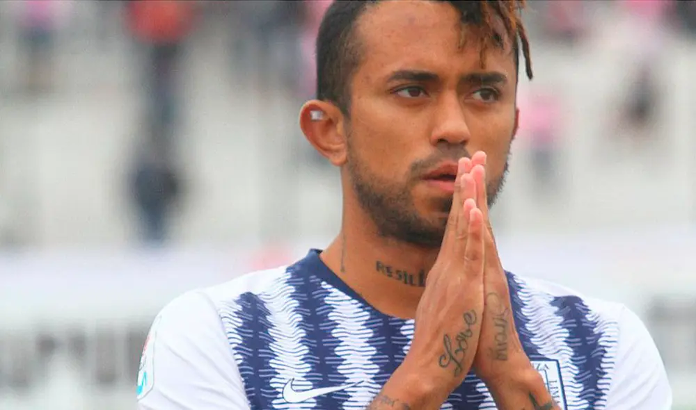 Joazhiño Arroé se comprometió a conversar con sus compañeros para atender el pedido del joven hincha.