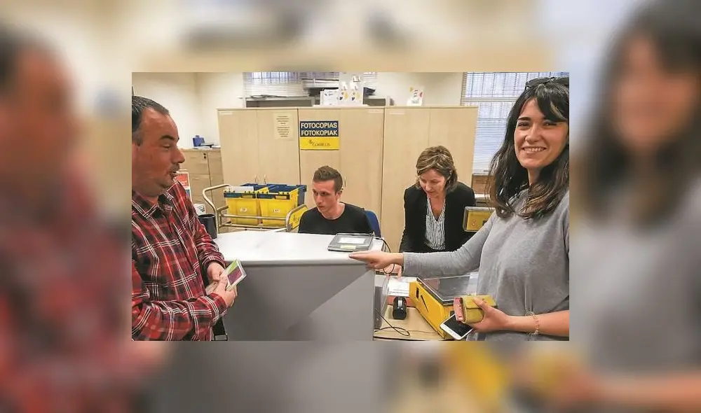 Una mujer ganadora de 40 mil euros por el sorteo extra del Día de la Madre de la ONCE. (Foto: El Diario Vasco)