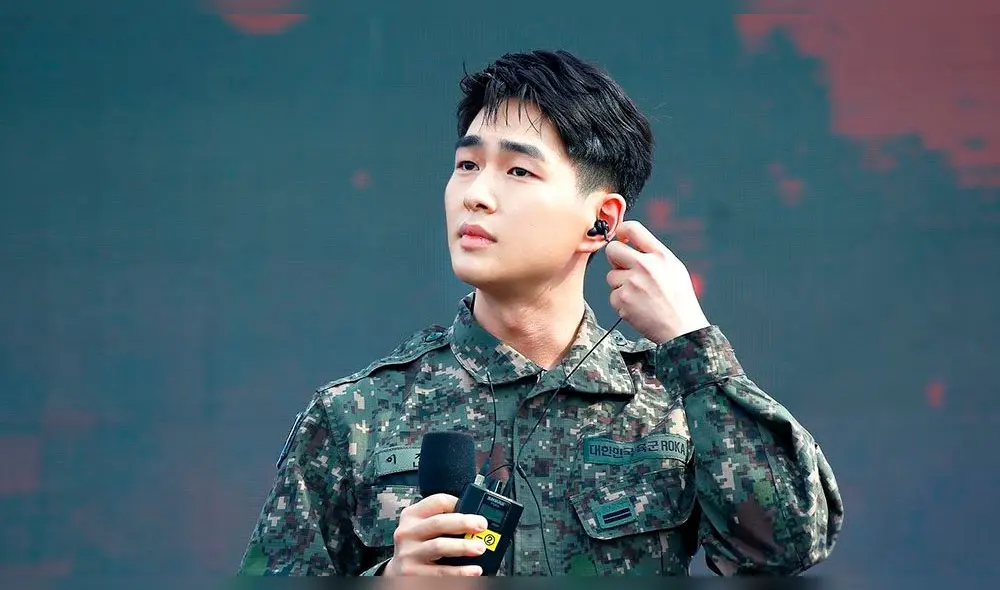 Onew en el servicio militar Onew en el servicio militar