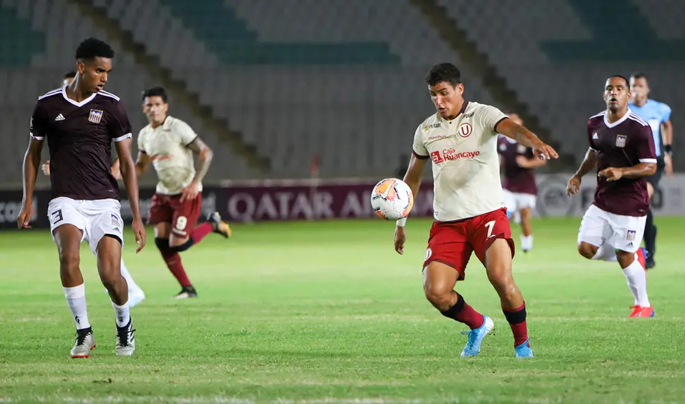 Jonathan Dos Santos decretó el empate de Universitario desde fuera del área. | Foto: @Universitario