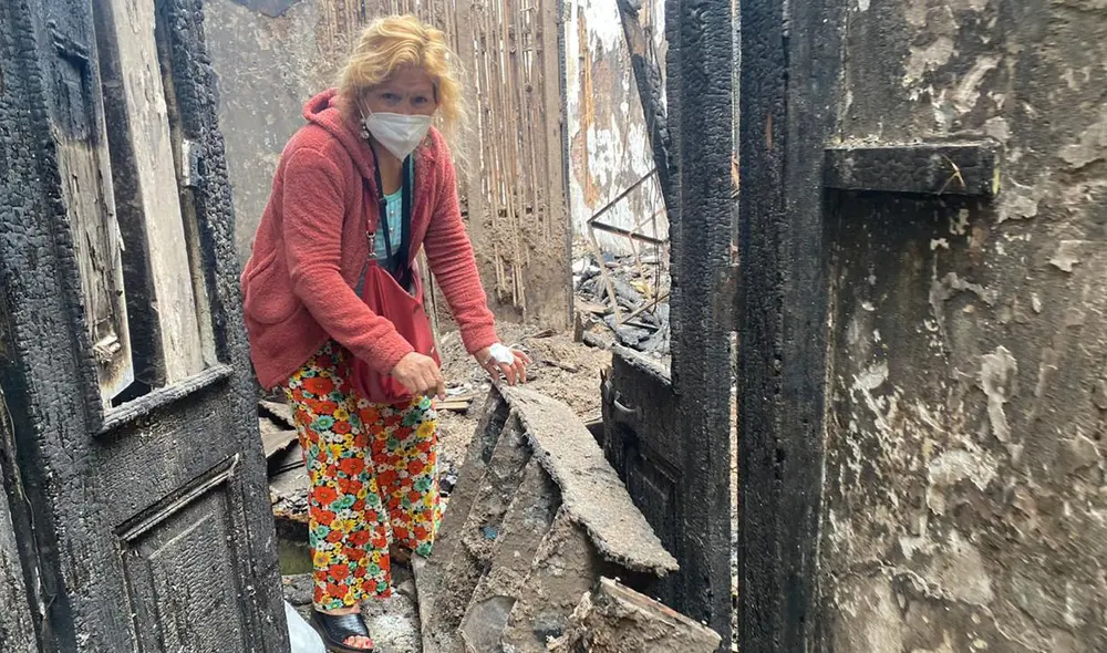 PNP le comunicó que ella tendría que recoger sus escasas pertenencias desde los escombros. Foto: Raúl Egúsquiza/ URPI-GLR PNP le comunicó que ella tendría que recoger sus escasas pertenencias desde los escombros. Foto: Raúl Egúsquiza/ URPI-GLR