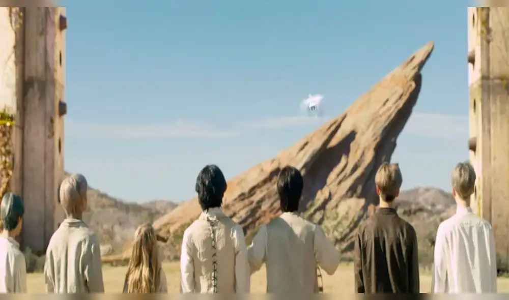 Desliza para ver más fotos de "ON" de BTS. Desliza para ver más fotos de "ON" de BTS.