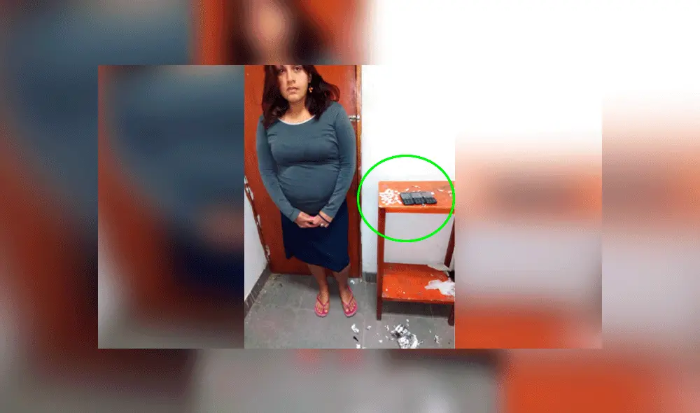 Mujer esconde objetos en su vagina