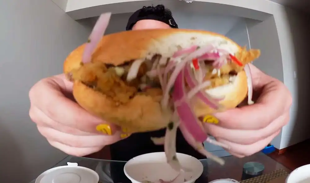 Desliza las imágenes para ver cómo luce este pan con pejerrey que se vende a 16 soles en un restaurante limeño. Fotocaptura: El Cholo Mena/YouTube