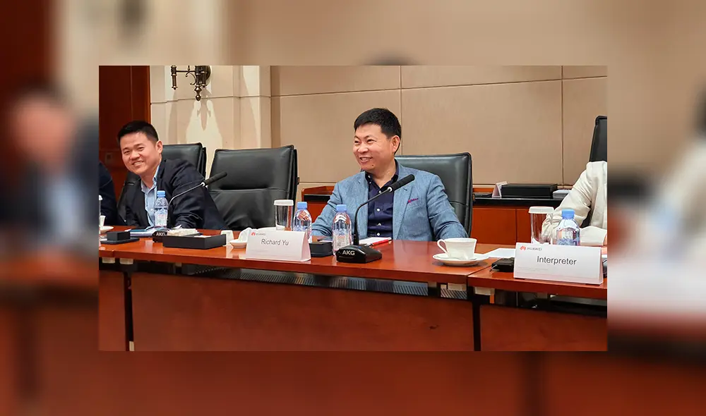 Richard Yu en entrevista con la prensa francesa en la sede de Huawei en Shenzhen, China. | Foto: Frandroid.