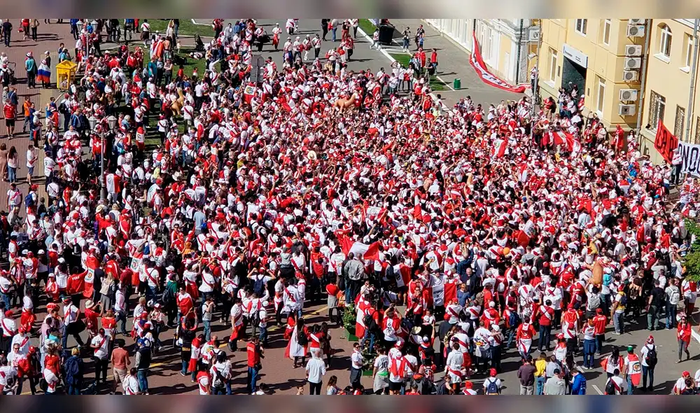 Perú vs Dinamarca: Increíble marcha de peruanos al estadio remece Rusia