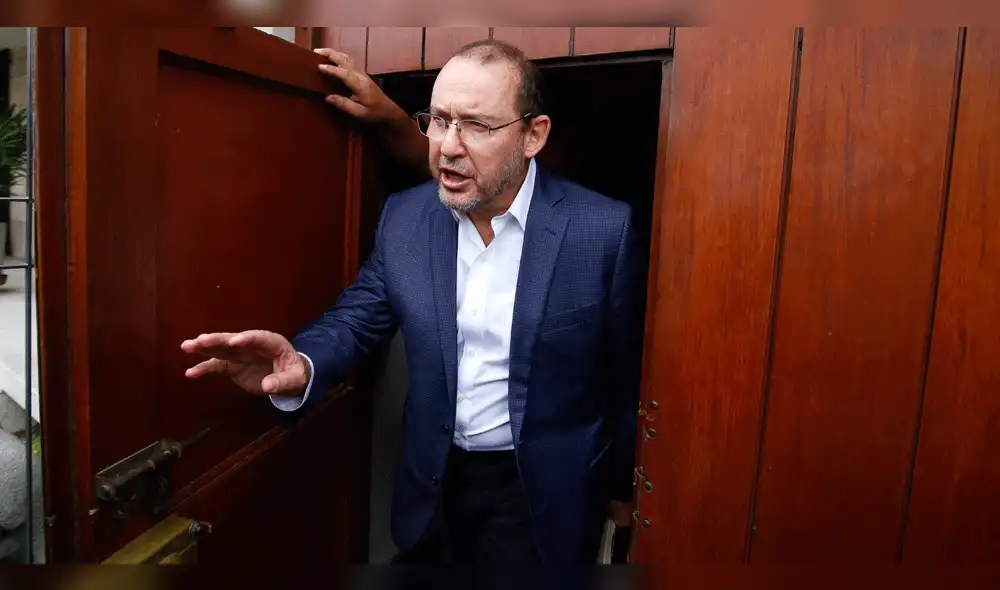 Fiscalía abre investigación penal a José Chlimper