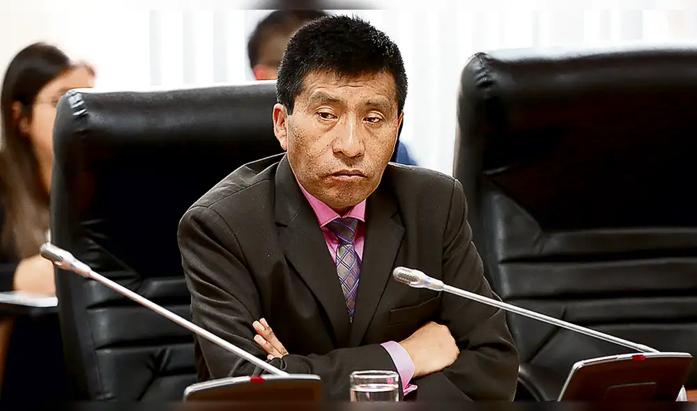 Comisión de Ética investigará a Mamani por tocamientos indebidos