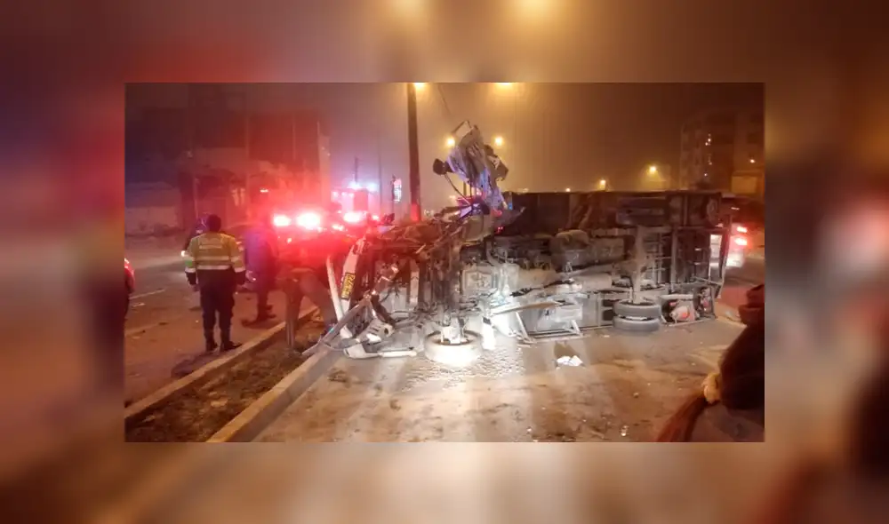 Uno de los choferes resultó gravemente herido, según reporte de los Bomberos. Foto: URPI-GLR