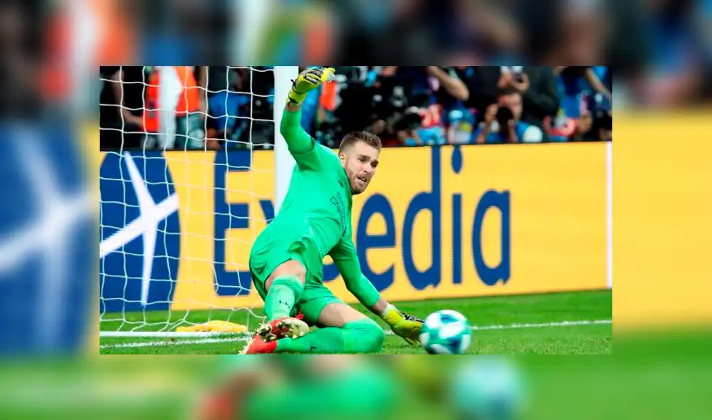 Adrián San Miguel, portero del Liverpool, se lesionó por la culpa de un hincha. Adrián San Miguel, portero del Liverpool, se lesionó por la culpa de un hincha.