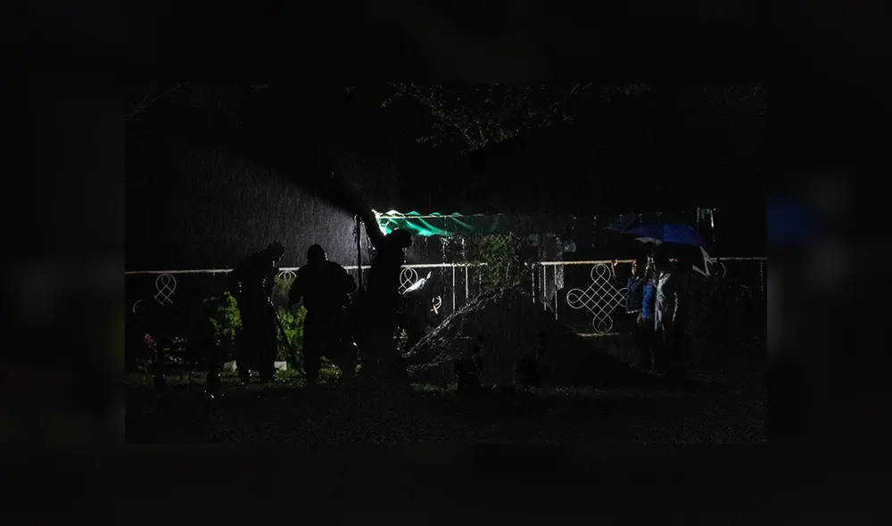 Se entierra un ataúd en Managua, Nicaragua, el 8 de junio de 2020 durante una noche de "entierro exprés", un procedimiento que se ha implementado desde el comienzo de la nueva pandemia de COVID-19. | Foto: INTI OCON / AFP Se entierra un ataúd en Managua, Nicaragua, el 8 de junio de 2020 durante una noche de "entierro exprés", un procedimiento que se ha implementado desde el comienzo de la nueva pandemia de COVID-19. | Foto: INTI OCON / AFP