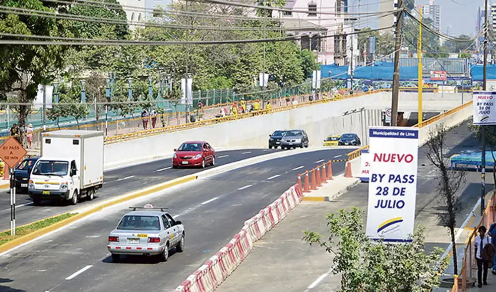 Intocable. Castañeda suscribió dos adendas favorables a Línea Amarilla de OAS.