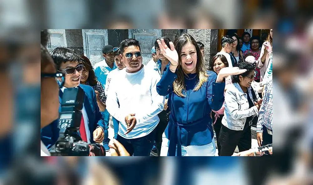 MISA DE NAVIDAD CON YAMILA OSORIO GOBERNADORA DE AREQUIPA Y SU FAMILIA
