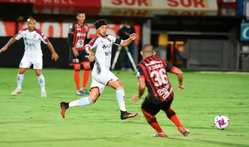 Alajuelense vence de forma parcial a Saprissa en el clásico de Costa Rica. (FOTO: @PMEimages).