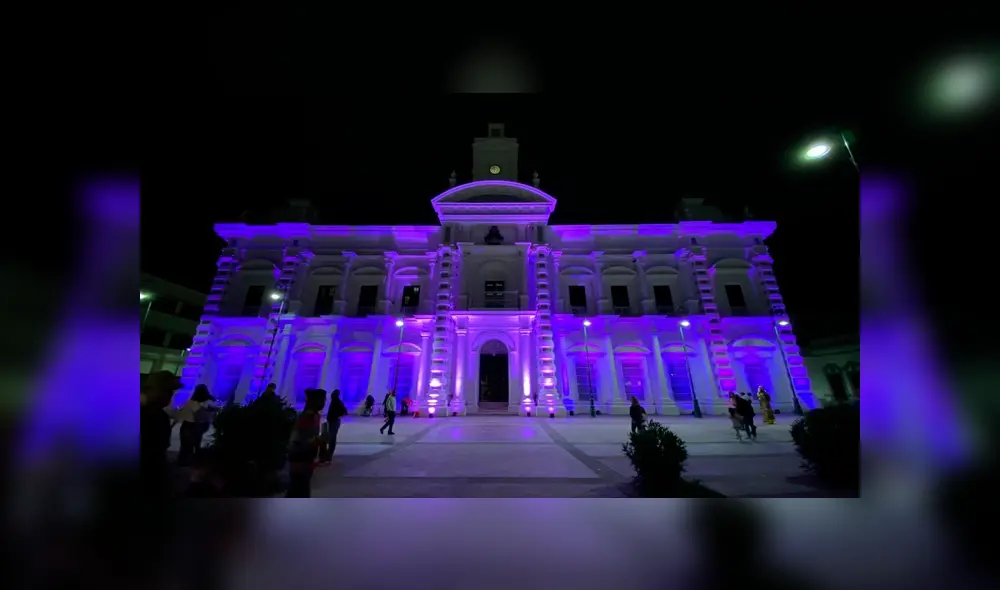 El Palacio de Gobierno se iluminó de morado para reflejar "la igualdad y la equidad" a la que aspiran las mujeres. (Foto: Twitter)