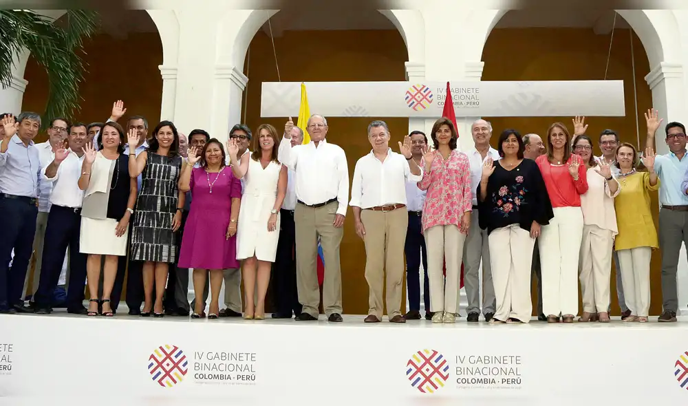 PPK y Santos piden a países de América ir al rescate de Venezuela
