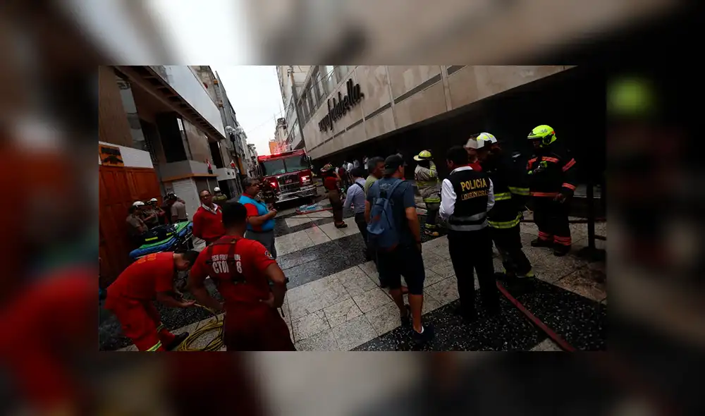 Cercado de Lima: incendio en sótano de tienda por departamento fue controlado