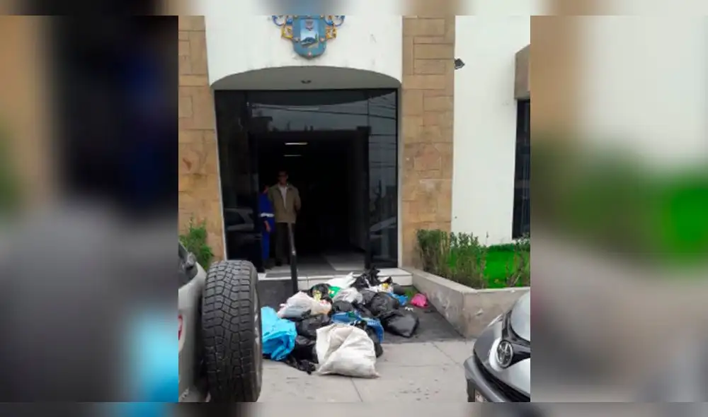 Arequipa: Arrojan costales de basura en municipio de Mariano Melgar
