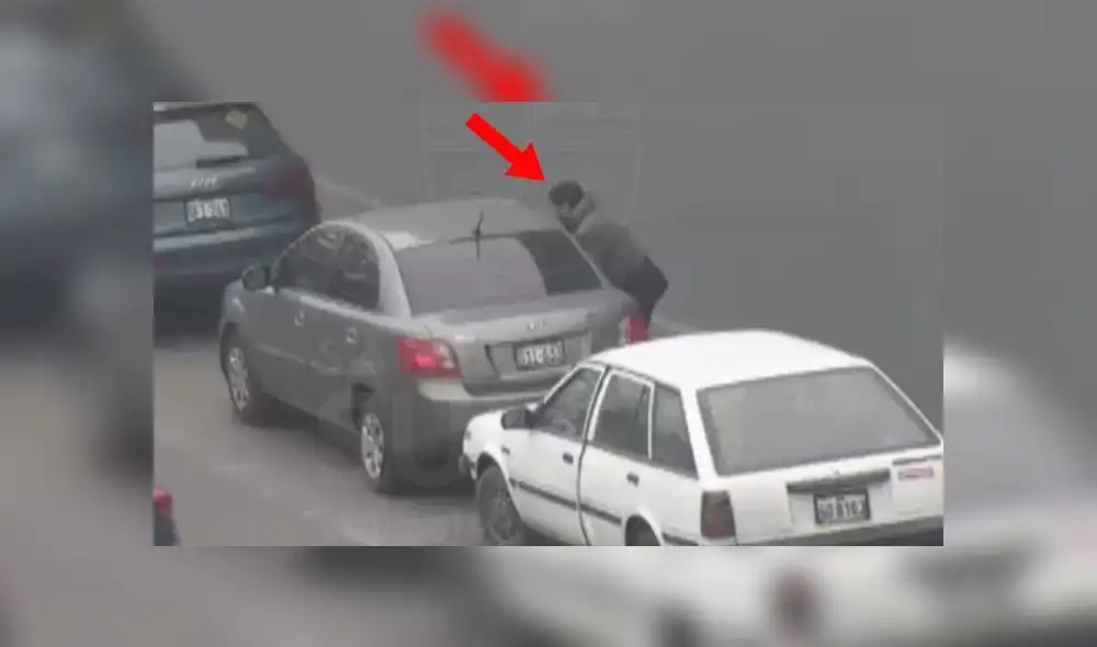 Delincuente tenía en su poder desarmadores y otras autopartes que se presumen serían robadas. (Foto: Captura de video / Municipalidad de Surco) Delincuente tenía en su poder desarmadores y otras autopartes que se presumen serían robadas. (Foto: Captura de video / Municipalidad de Surco)