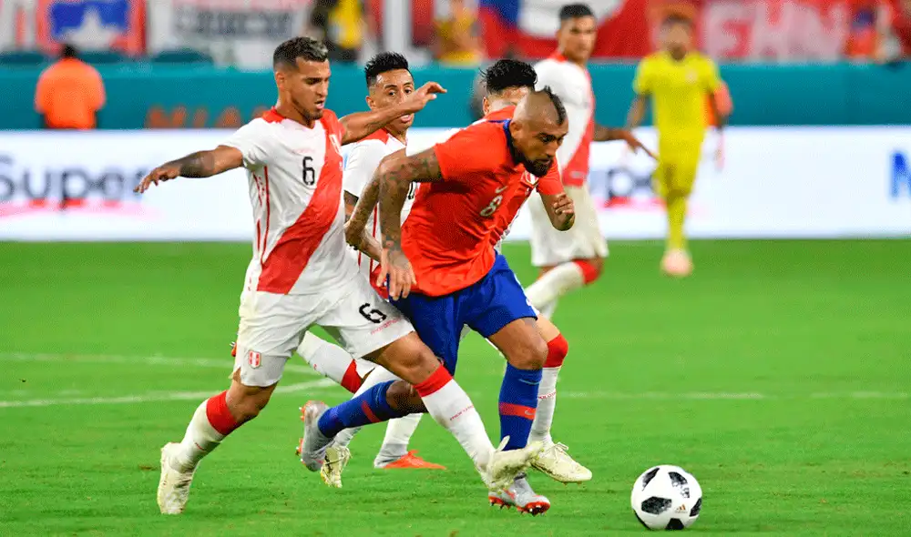 Chile vs. Perú se enfrentan HOY EN VIVO y EN DIRECTO por semifinales de la Copa América 2019. | Foto: EFE / AFP