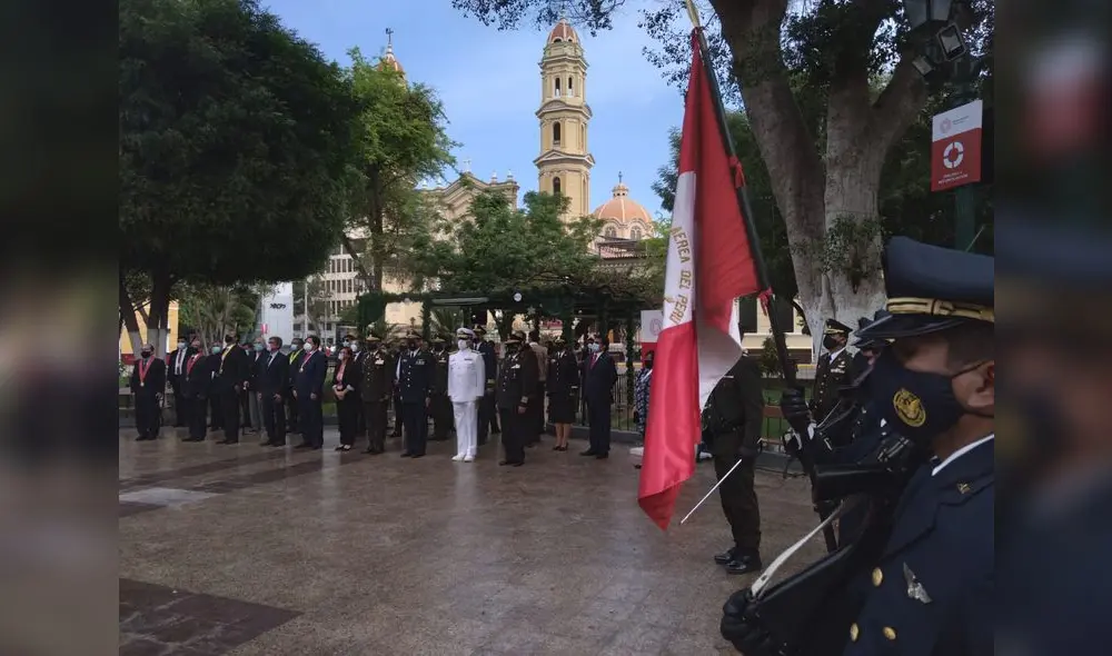 Autoridades del Ejecutivo y regionales participan de ceremonia por el Bicentenario de Piura. Foto: La República Autoridades del Ejecutivo y regionales participan de ceremonia por el Bicentenario de Piura. Foto: La República