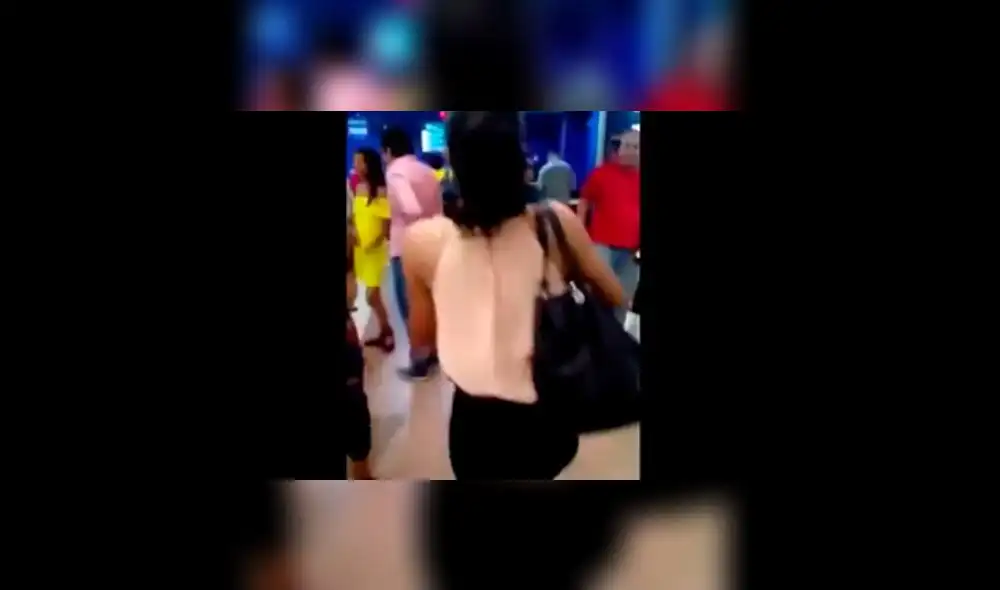 Facebook: #LadyHomofóbica es víctima de burlas por no compartir baño con lesbianas en el cine