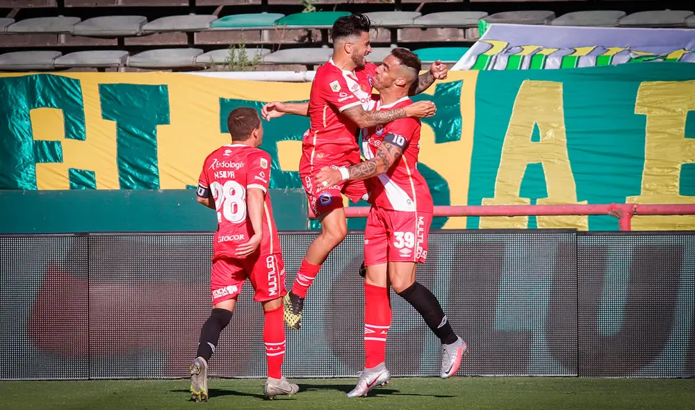 River Plate y Argentinos Juniors juegan este domingo por el grupo A de la Copa Diego Maradona. Foto: Twitter / @AAAJoficial