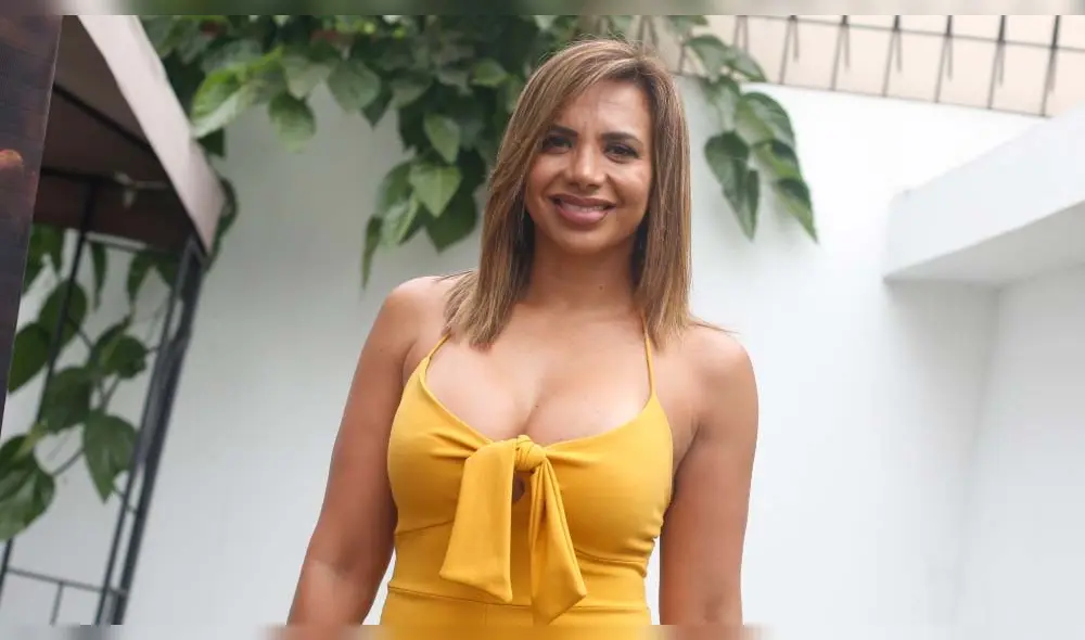 Mónica Cabrejos presume esbelta figura