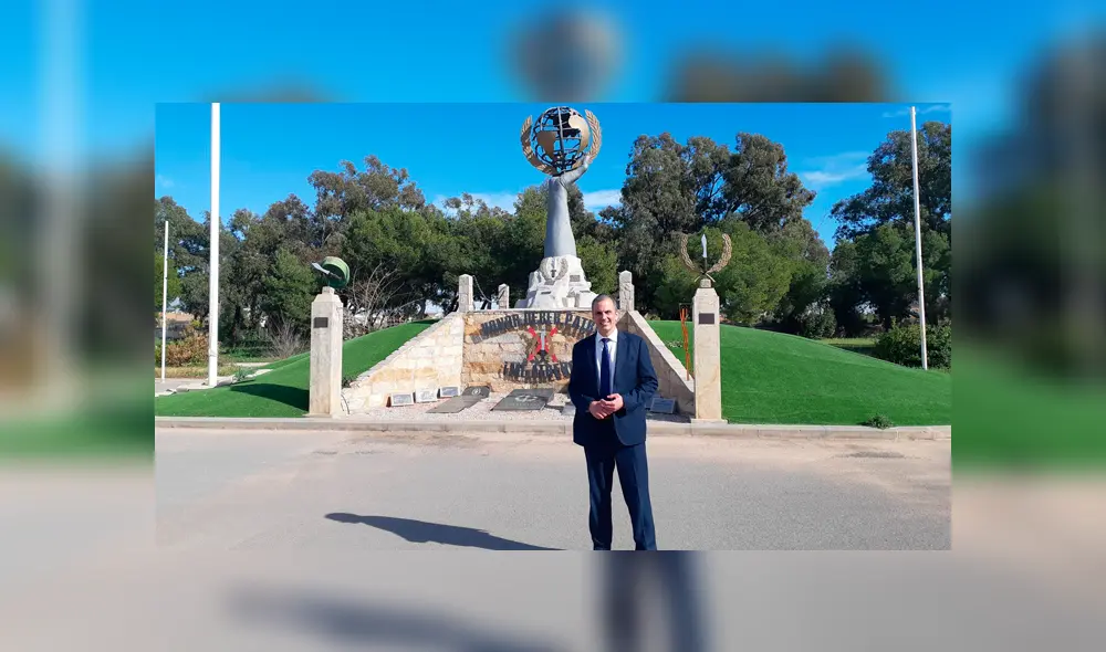 Javier Ortega Smith en una base militar. Javier Ortega Smith en una base militar.