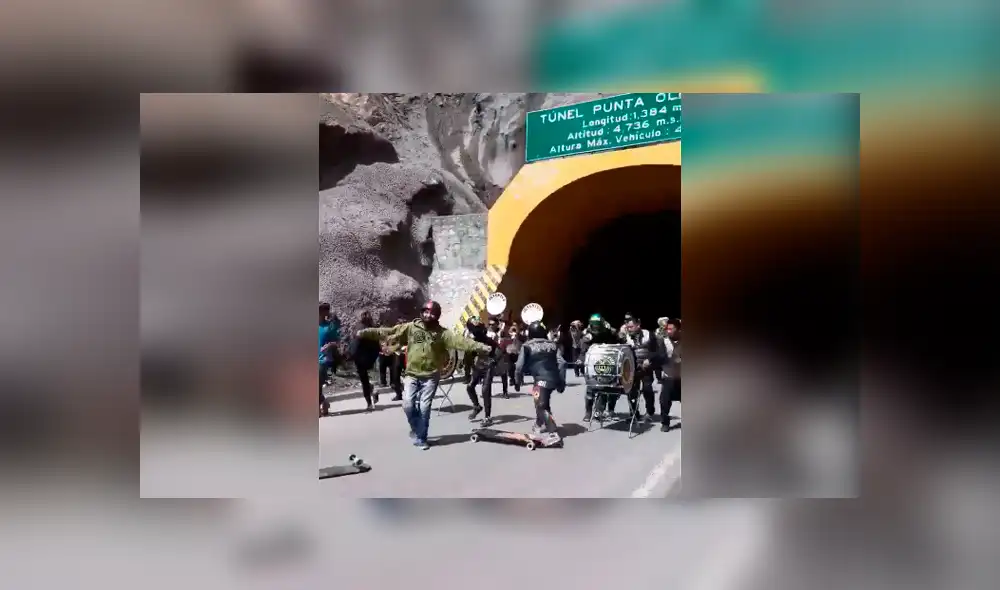 Facebook viral: Orquesta peruana detiene tránsito para tocar huayno y turistas ‘zapatean’ [VIDEO]