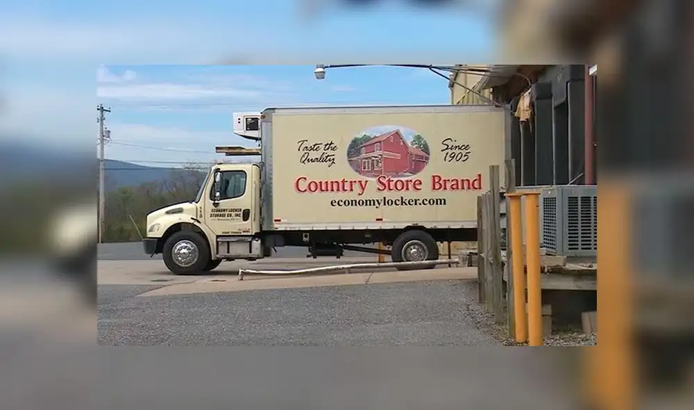 Mujer muere al caer accidentalmente a una máquina trituradora de carne [VIDEO]