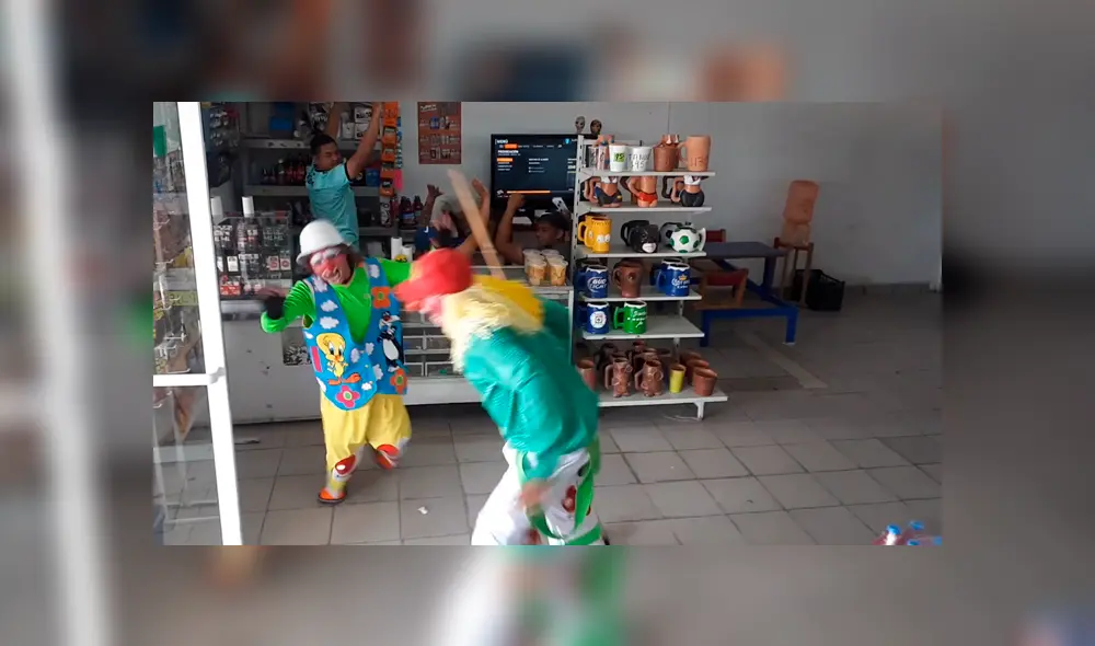 Facebook viral: dueño de tienda creyó que payasos le robarían, pero pasó esto [VIDEO]
