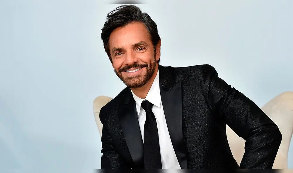 El comediante mexicano mostró su alegría por presentar la gala de premios.