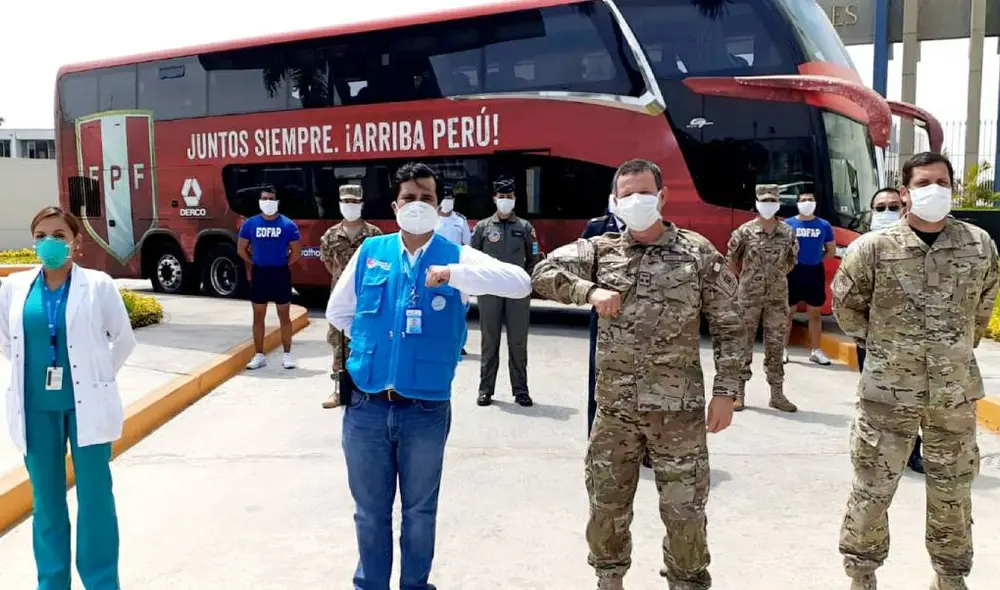 El bus de la Selección Peruana de Fútbol viene trasladando a los militares y doctores. Foto: Prensa FPF El bus de la Selección Peruana de Fútbol viene trasladando a los militares y doctores. Foto: Prensa FPF