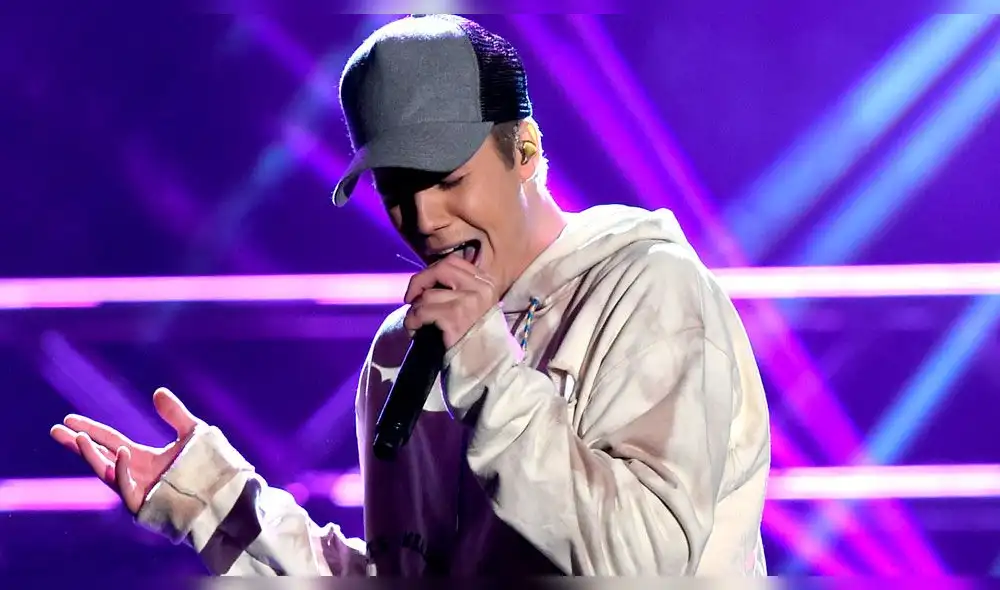 Justin Bieber canta en una iglesia y revela que pasa por una crisis Justin Bieber canta en una iglesia y revela que pasa por una crisis