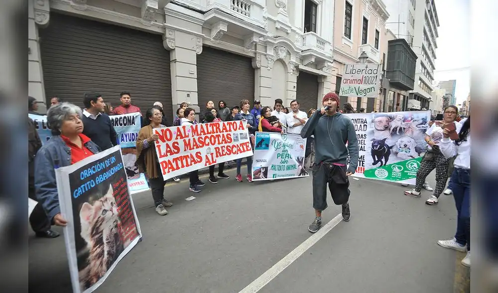 Grupo de animalistas busca concientizar sobre el maltrato animal [FOTOS]