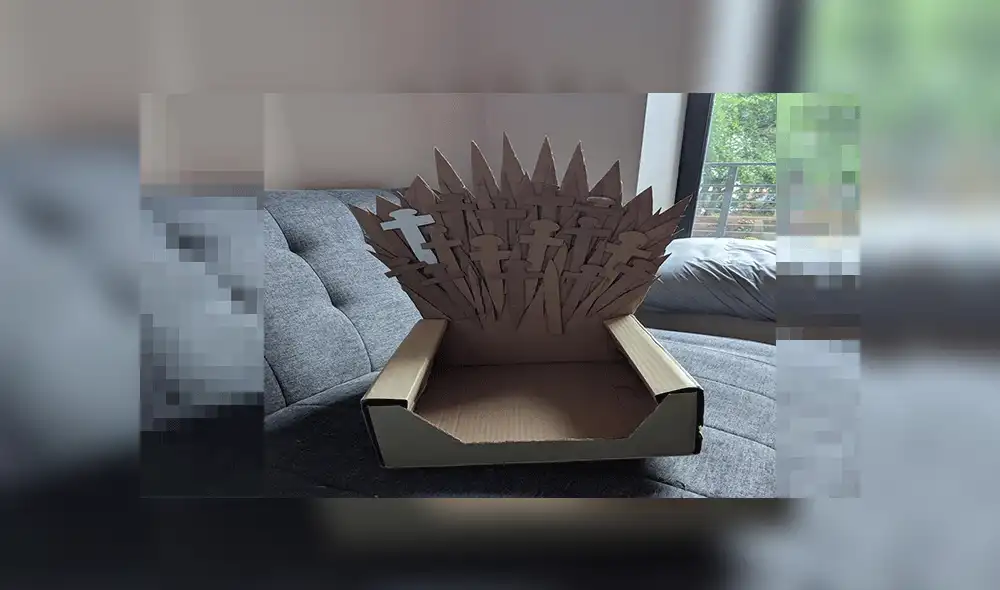 Facebook: Fan de Game of Thrones hace un Trono de Hierro de cartón para su gato y luce así [VIDEO]