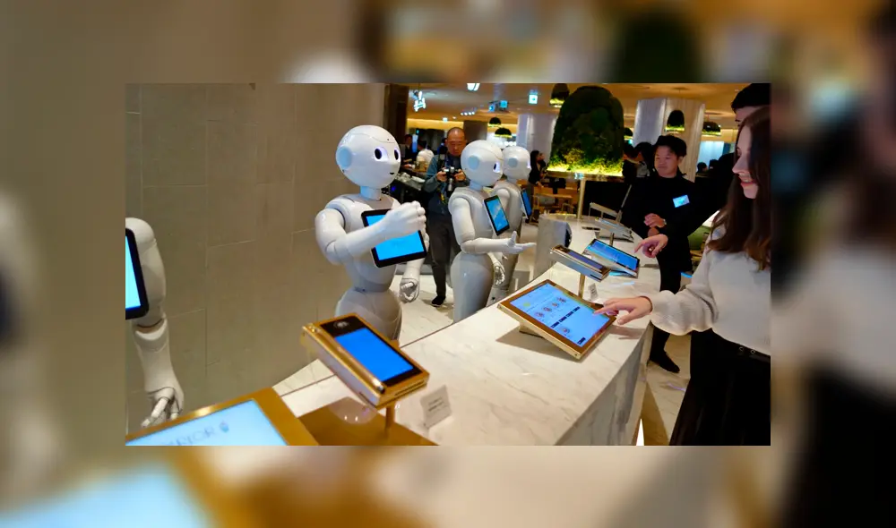 Robots Peppers atienden cafetería en Shibuya, Japón. Foto: SoftBank Robots Peppers atienden cafetería en Shibuya, Japón. Foto: SoftBank