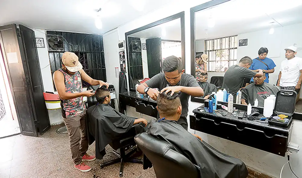 Regreso. Peluquerías solo podrán ofrecer cortes a domicilio. Foto: José Abanto. Regreso. Peluquerías solo podrán ofrecer cortes a domicilio. Foto: José Abanto.