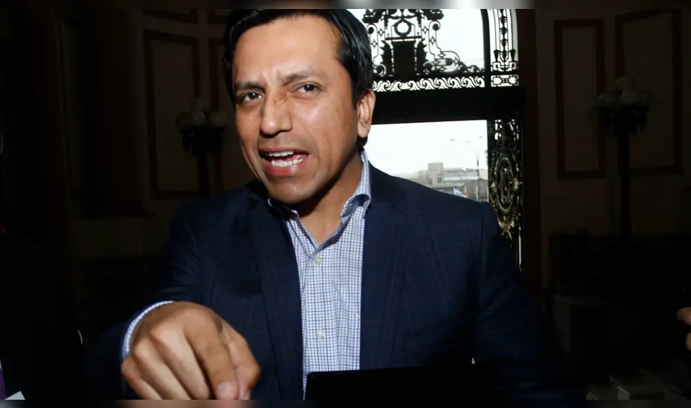 Gilbert Violeta señala que no caerá en “juego de confrontación” tras renuncia de Salvador Heresi