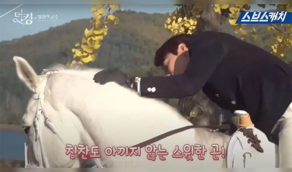 Desliza para ver más fotos de Lee Min Ho y el caballo Maximus de The king: Eternal monarch. Desliza para ver más fotos de Lee Min Ho y el caballo Maximus de The king: Eternal monarch.