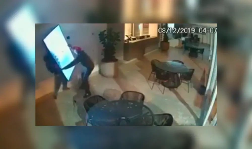 Video es viral en Facebook. Ladrones se han hecho viral en las redes tras protagonizar una cómica escena cuando pretendían robar un lujoso televisor de una casa Video es viral en Facebook. Ladrones se han hecho viral en las redes tras protagonizar una cómica escena cuando pretendían robar un lujoso televisor de una casa