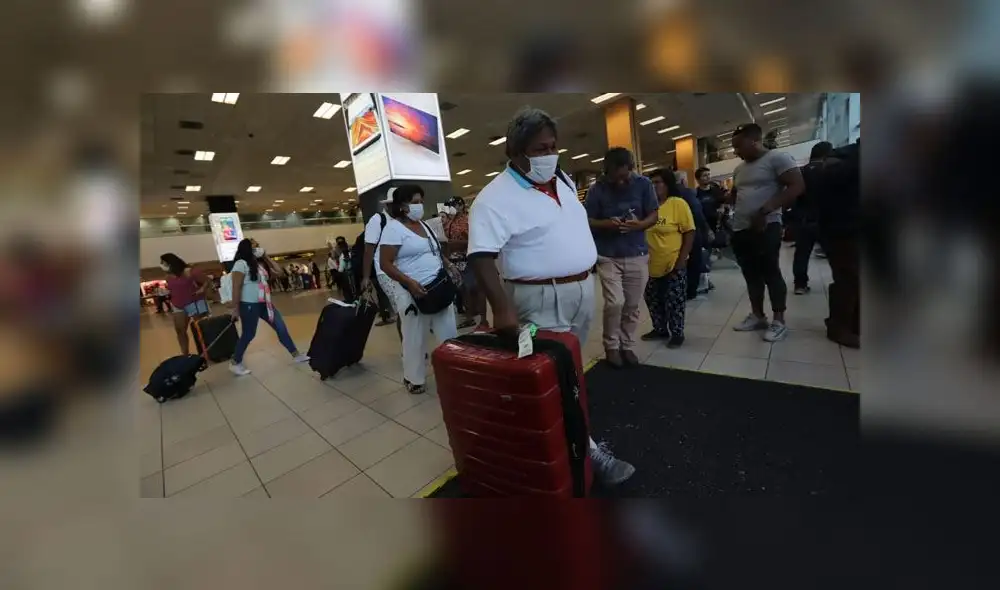 Pasajeros que lleguen de países señalados por el gobierno deberán permanecer en aislamiento domiciliario por 14 días. (Foto: Jorge Cerdán) Pasajeros que lleguen de países señalados por el gobierno deberán permanecer en aislamiento domiciliario por 14 días. (Foto: Jorge Cerdán)