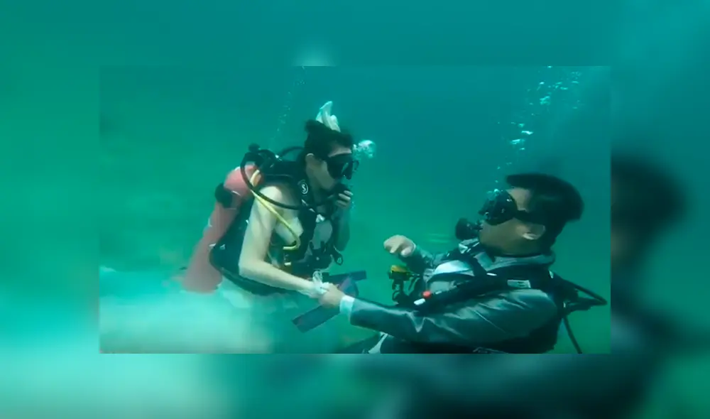 Desliza hacia la izquierda para ver la boda submarina que emocionó a miles de usuarios de YouTube. Desliza hacia la izquierda para ver la boda submarina que emocionó a miles de usuarios de YouTube.