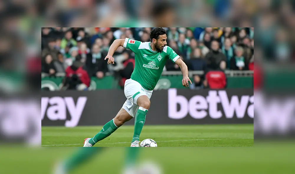 Claudio Pizarro cumple 20 años en la Bundesliga, torneo en el que ha obtenido todo tipo de logros.