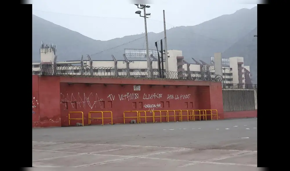 Alianza Lima vs Universitario: pintas en el Estadio Monumental en la previa del clásico. Foto: Facebook.