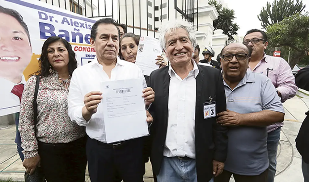 Alianza. José Vega y Virgilio Acuña, en campaña. El “vientre de alquiler” funcionó otra vez. Alianza. José Vega y Virgilio Acuña, en campaña. El “vientre de alquiler” funcionó otra vez.