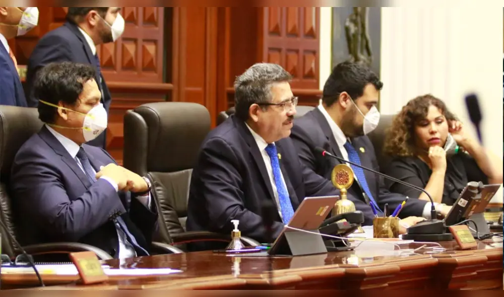 Mesa Directiva Foto: Andina