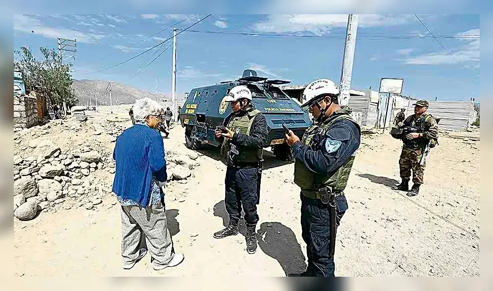 Protesta. Muy temprano, 200 obreros llegaron a la obra del Penal de Socabaya pero fueron repelidos por efectivos policiales.