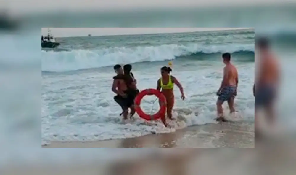 La rescatista se metió al mar para salvar al niño sin tener los equipos necesarios. Foto: Twitter Policía de Palma